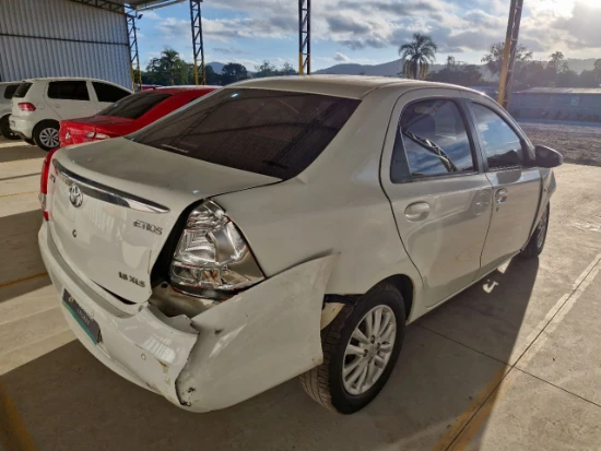 Toyota Etios SD XLS 2014 1.5 em Suzano - São Paulo