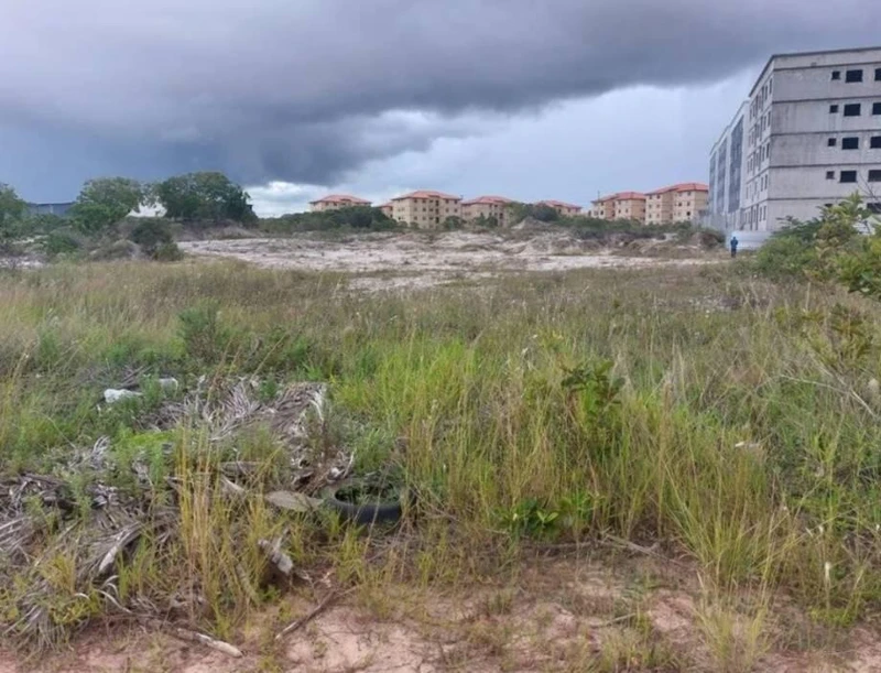 Terreno Desocupado em Camacari-BA em Camaçari - Bahia
