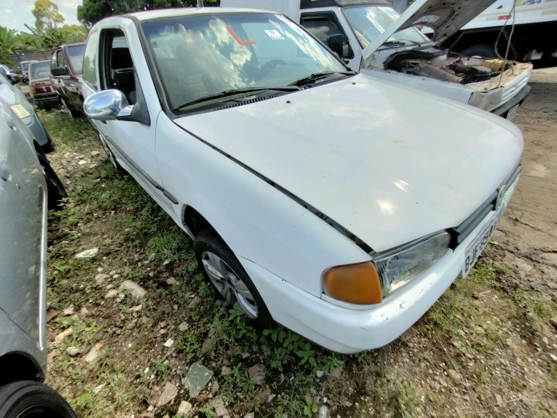 Ford Sedan Branco Sucata com Motor Inservível em Marília - São Paulo