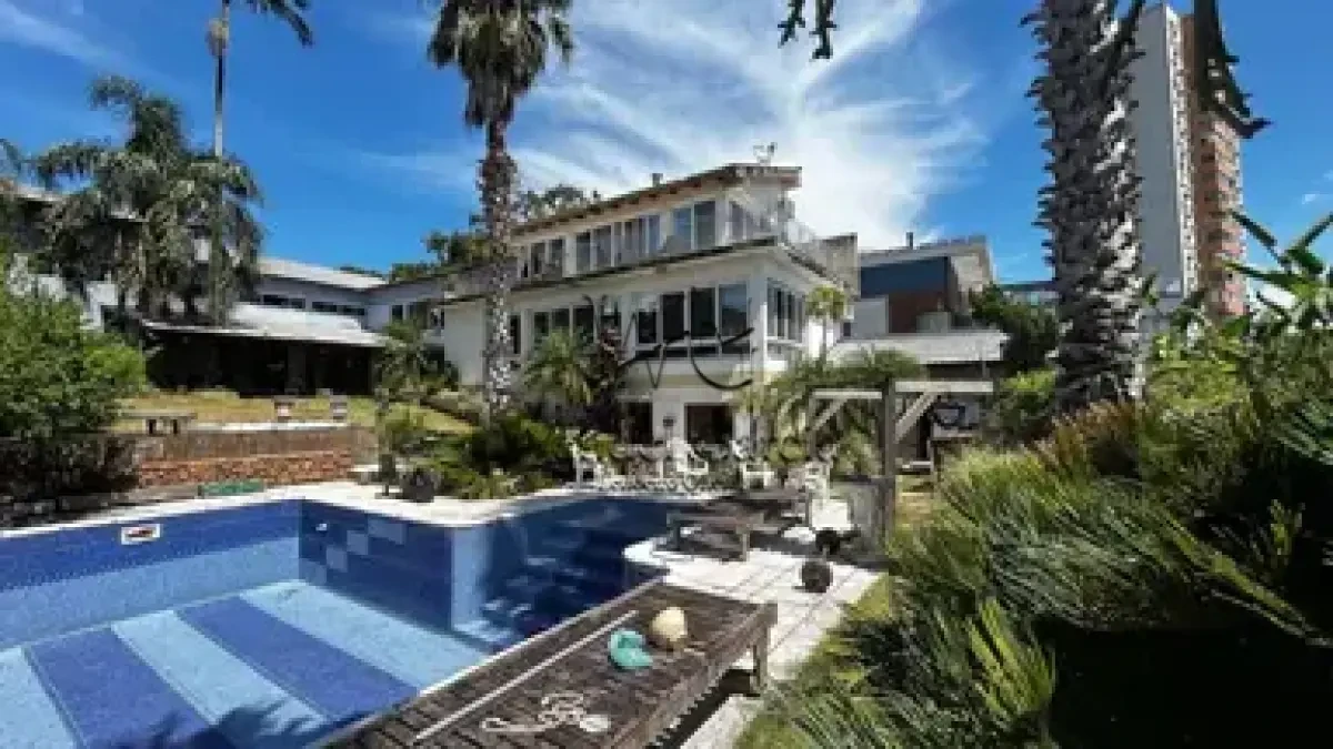 Casa com 5 Quartos em Jaraguá do Sul/SC em Jaraguá Do Sul - Santa Catarina