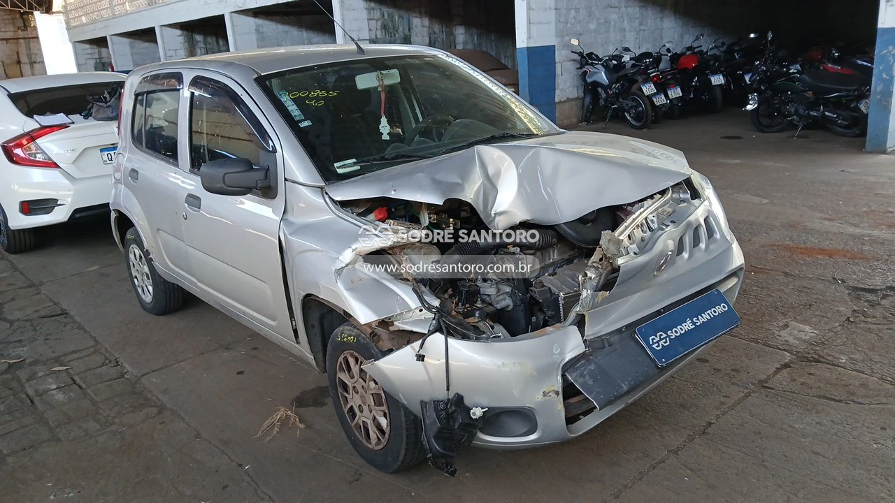 Fiat Uno Vivace 1.0 2013/2014 Manual Prata