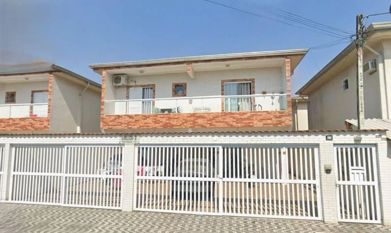 Casa com 2 Quartos e 1 Vaga em Praia Grande/SP em Praia Grande - São Paulo