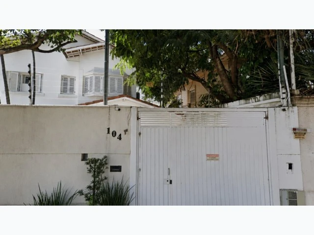 Casa com terreno amplo em Jardim Paulistano em São Paulo/SP em São Paulo