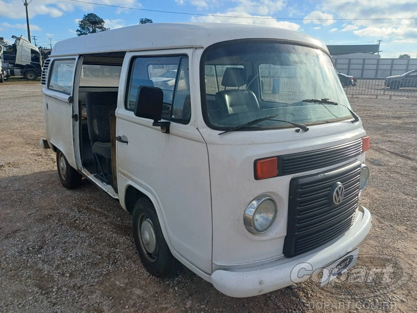 Volkswagen Kombi Kombi Standard 2011 1.4 Total Flex em São José Dos Pinhais - Paraná