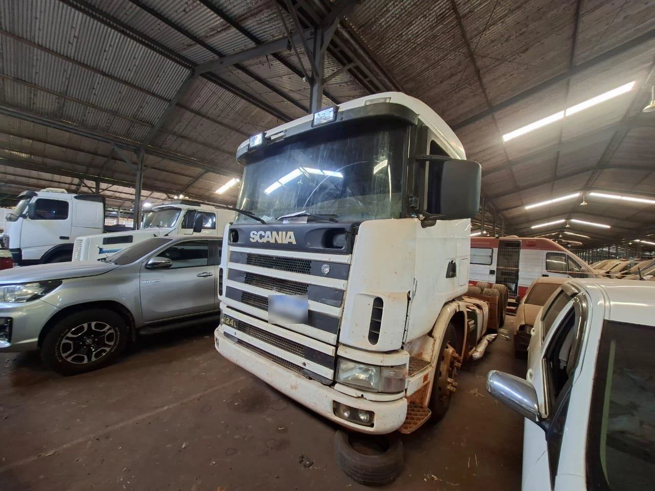 Scania R114 LA4X2NA 340 1999/2000 em Londrina - Paraná