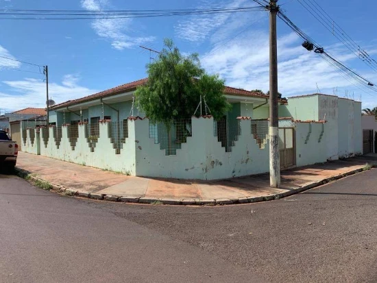 Casa com 1 vaga em Jardinópolis/SP em Jardinópolis - São Paulo