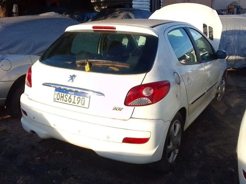 Peugeot 207Hb XR S XR S 2011/2012 Branca em Tangará Da Serra - Mato Grosso