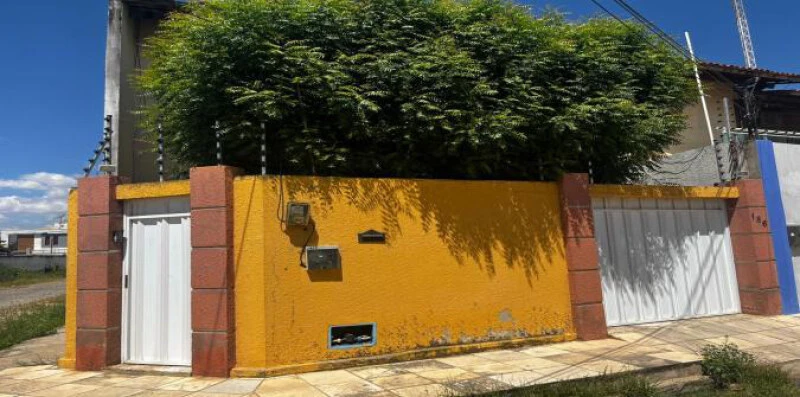 Sobrado com 3 Suítes em Iguatu/CE em Iguatu - Ceará