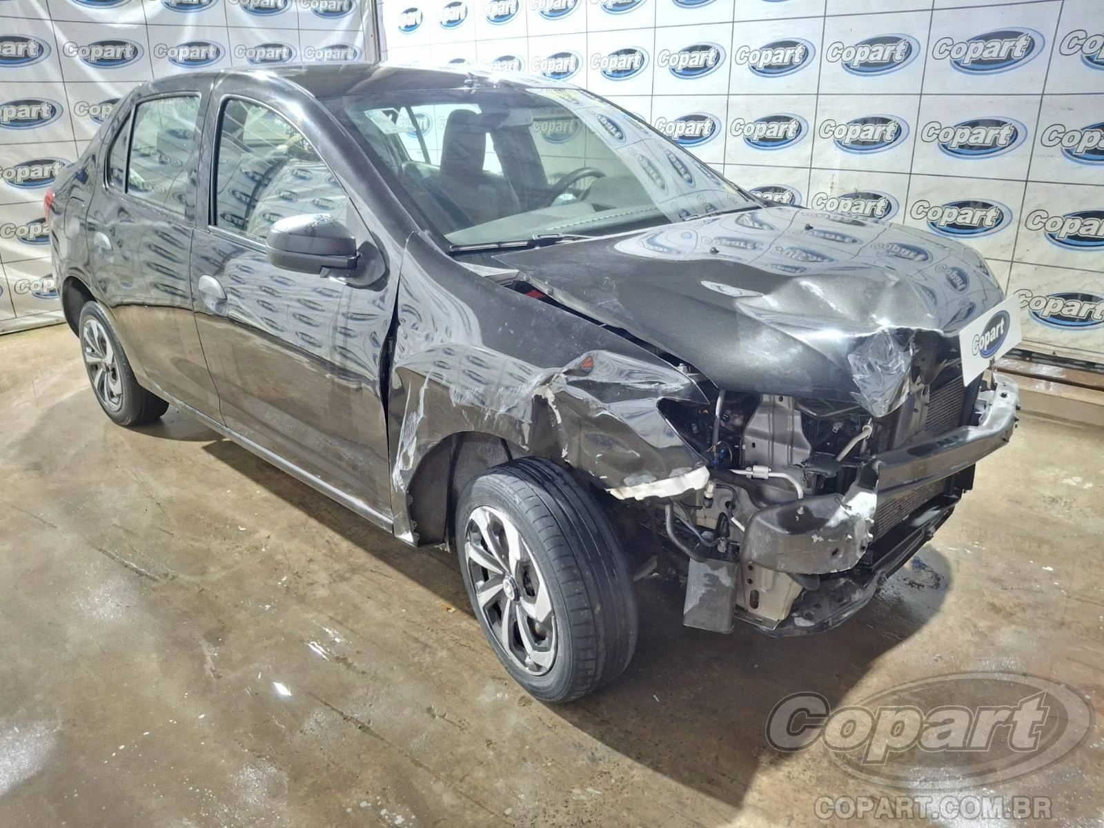 Renault Logan Logan Life 1.0 12V SCe 2020 em Candeias - Bahia