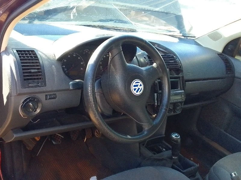 Volkswagen Polo 1.6 2002/2003 Vermelha em Tangará De Serra - Mato Grosso