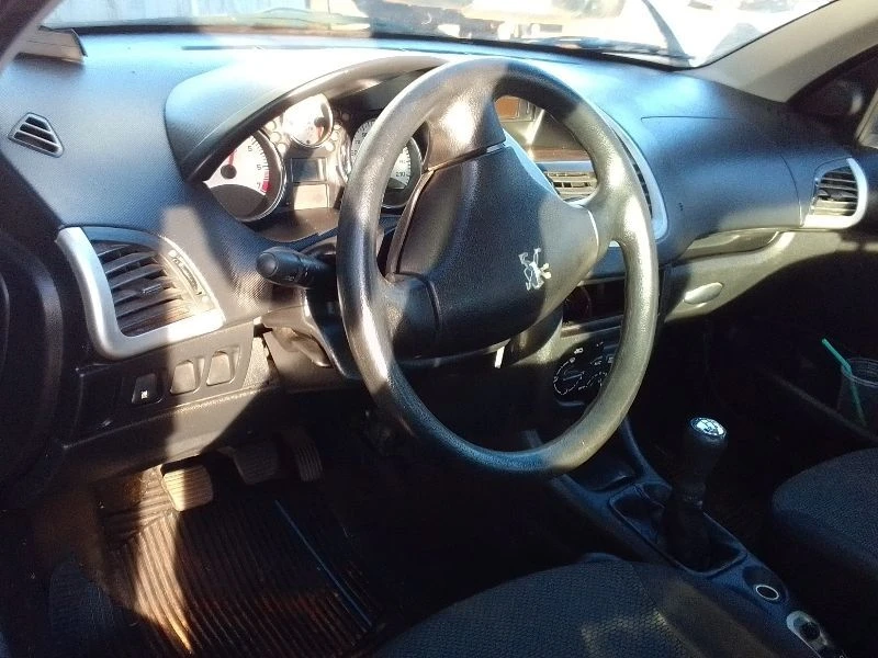 Peugeot 207Hb XR S XR S 2011/2012 Branca em Tangará Da Serra - Mato Grosso