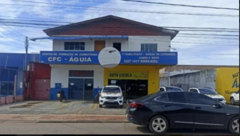 Prédio Comercial com 2 pavimentos e galpão nos fundos em Rio Branco/AC em Rio Branco - Acre