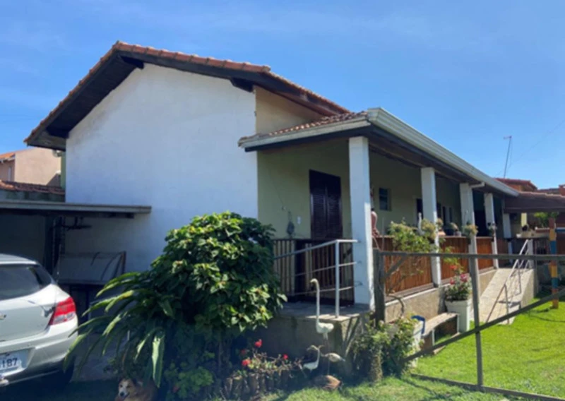 Casa com varanda e jardim em Itapetininga/SP em Itapetininga - São Paulo