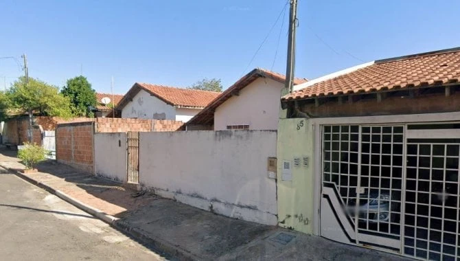 Casa com Direitos sobre Lote 23 da Quadra H em Garça/SP em Garça - São Paulo