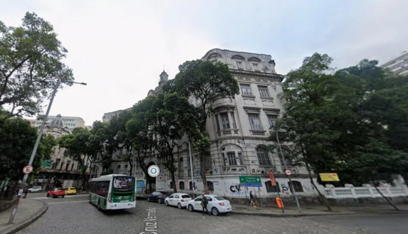 Prédio na Praça Cruz Vermelha em Rio de Janeiro/RJ em Rio De Janeiro - Rio de Janeiro