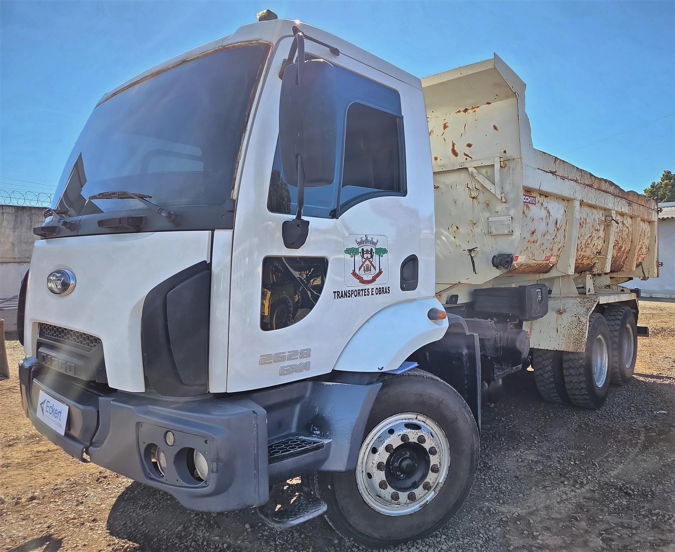Ford Cargo Cargo 2628 CN 6x4 2011/2012 em Curitibanos - Santa Catarina
