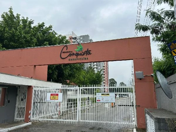 Apartamento com 2 Quartos e 1 Vaga em Carapicuíba/SP em Carapicuiba - São Paulo
