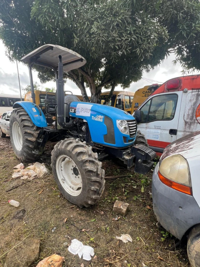 Trator Agricola Tração 4x4 2017 Diesel 8 Velocidades em Ipiaú - Bahia