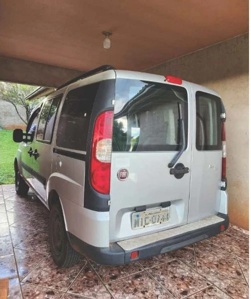 Fiat Doblo HLX 1.8 2010 em Pinhalzinho - Santa Catarina