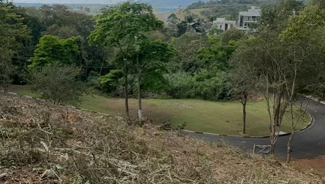Terreno no Cond Monterey Ville em Mogi das Cruzes/SP em Mogi Das Cruzes - São Paulo