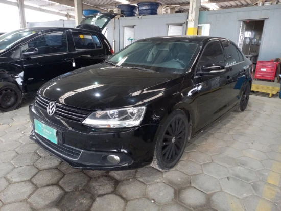 Volkswagen Jetta 2.0T 2013 Automático Gasolina em Tijucas - Santa Catarina