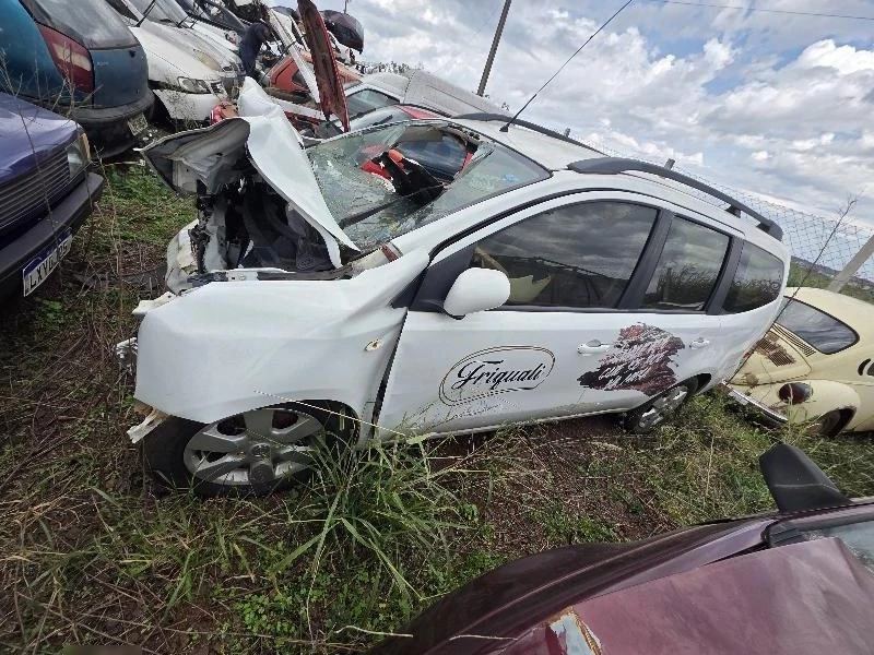 Nissan Grand Livina 18SL 2009 Automóvel em Chapecó