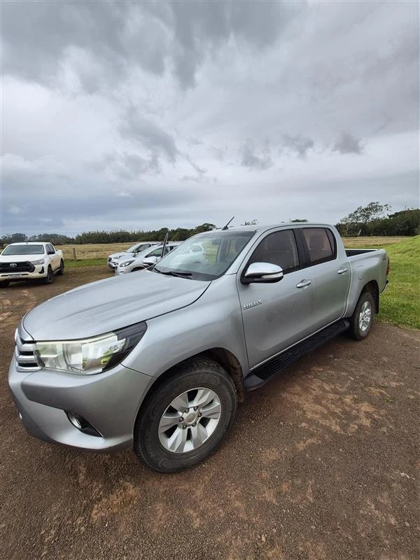 Toyota Hilux 2017 em Porto Alegre - Rio Grande do Sul