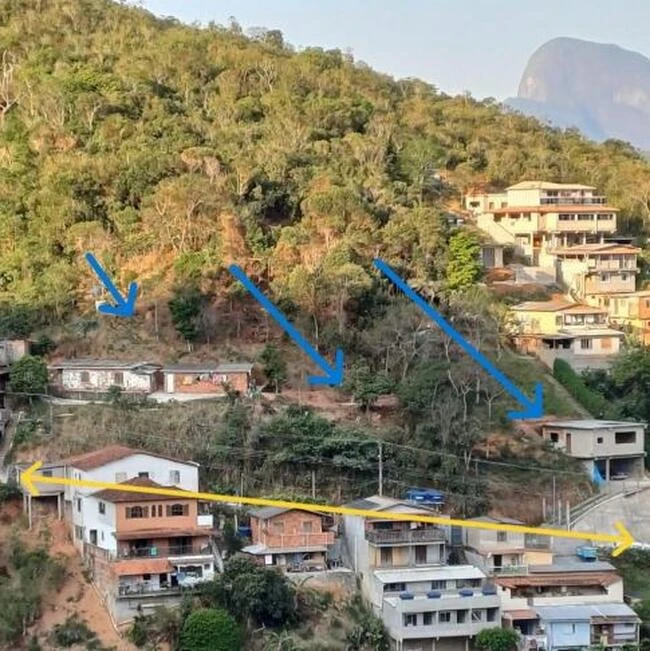 Fração 1/9 de direito de 3 lotes penhorados em Petrópolis/RJ