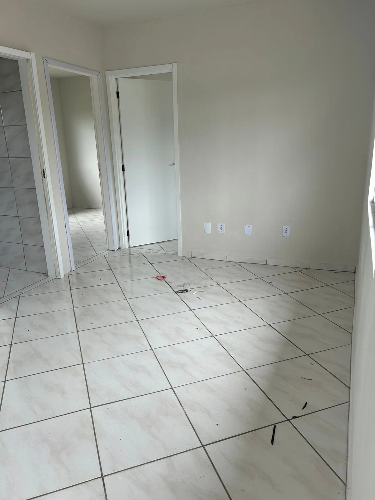 Apartamento com 2 Quartos e Garagem no Bloco 06, Residencial Guará, Corticeira, Guaramirim/SC em Guaramirim - Santa Catarina