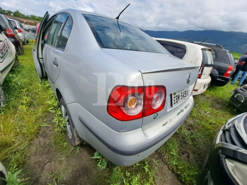 Volkswagen Polo Sedan 1.6 Sucata em Sergipe