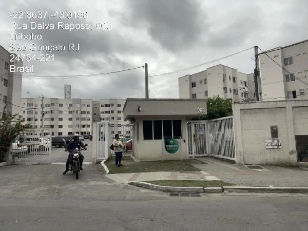 Apartamento em condomínio com entrada de galpão/portaria na cidade de São Gonçalo