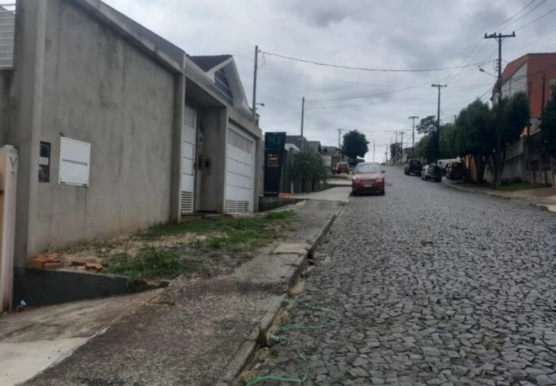 Casa com 4 Dormitórios em Ponta Grossa/PR em Ponta Grossa - Paraná