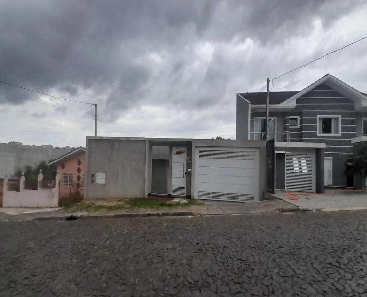 Casa com 4 Dormitórios em Ponta Grossa/PR em Ponta Grossa - Paraná