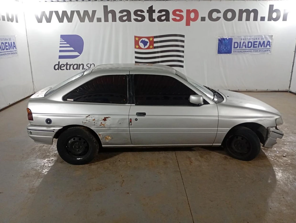 Ford Escort 1.6i GL 1995 Prata em Casa Branca - São Paulo