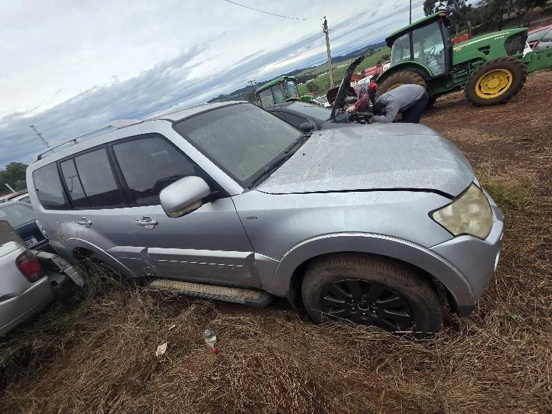 Mitsubishi Pajero HPE 3.2 DID 2008 Automático 4x4 em Chapecó - Santa Catarina