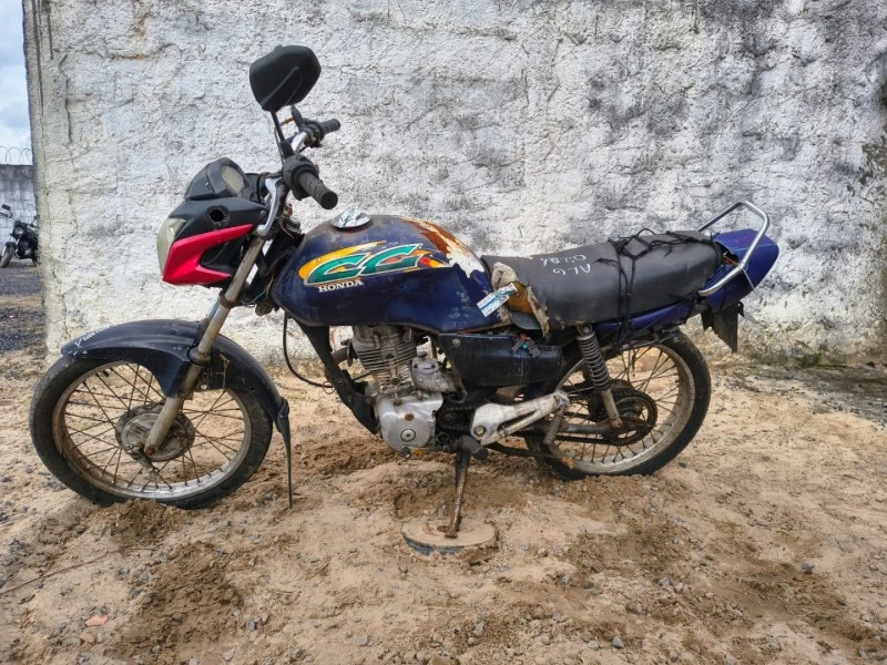 Honda CG 125 Titan 1999 2000 1.0 Gasolina Automático em Sergipe