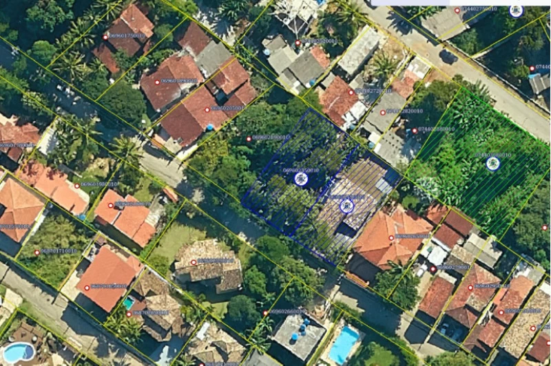 Terreno no Ribeirão Lado Sul em Ilhabela/SP em Ilhabela - São Paulo