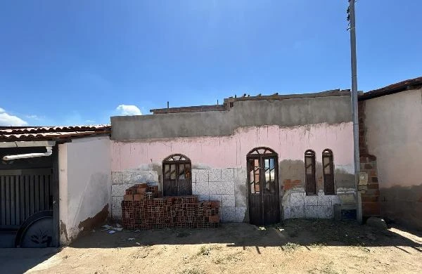 Casa com 2 Quartos em Iacu/BA em Iaçu - Bahia