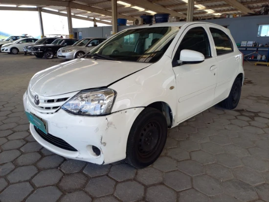 Toyota Etios HB X 2014 Manual em Tijucas - Santa Catarina