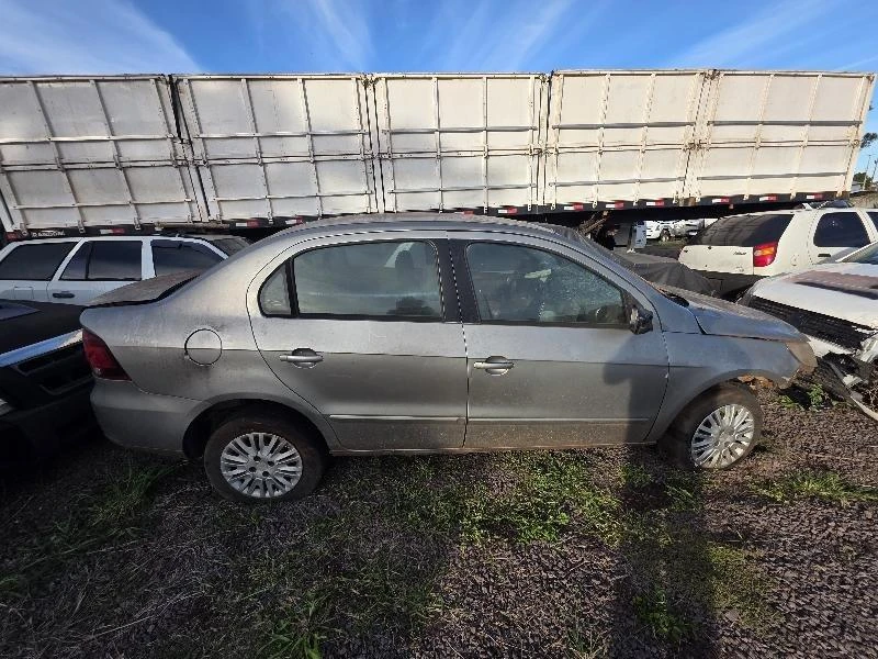 Volkswagen Voyage Sedã - Sucata aproveitável em Toledo - Paraná