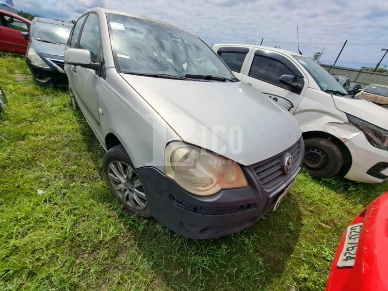Volkswagen Polo Sedan 1.6 Sucata em Sergipe