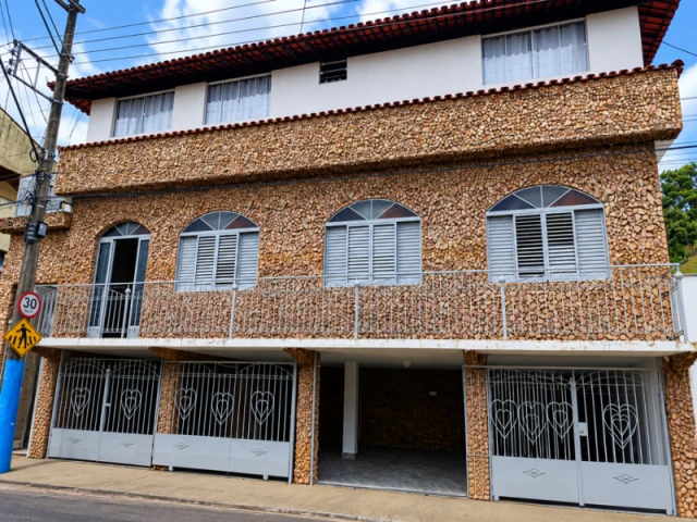 Casa com 7 Quartos e 6 Suítes no Centro em Apiacá/ES em Apiacá - Espírito Santo