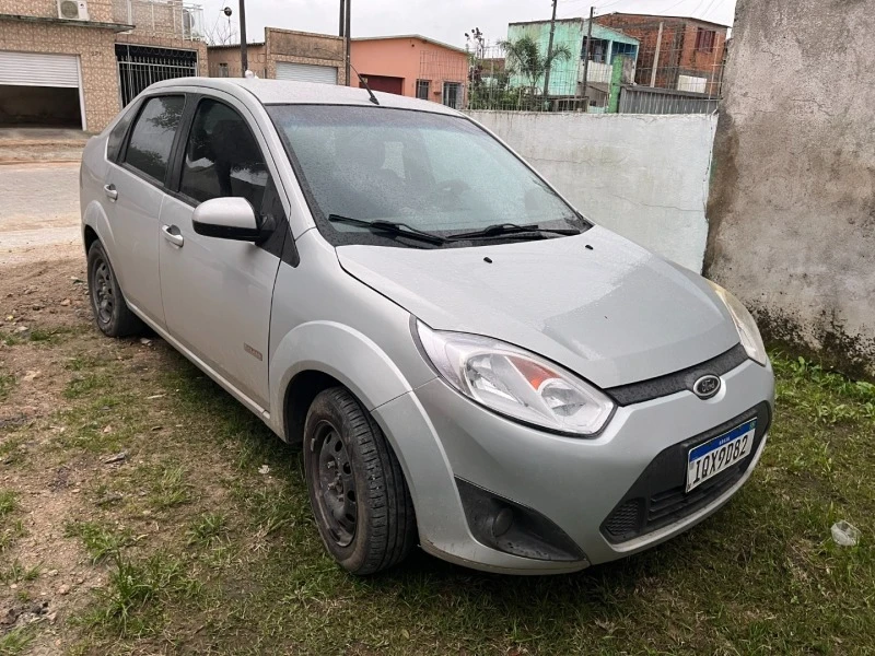 Ford Fiesta Sedan 2011 1.6 Flex em Pelotas - Rio Grande do Sul