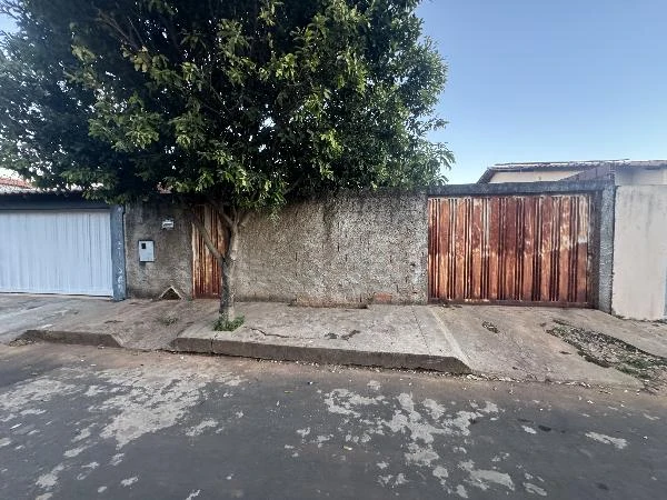 Casa com 2 Quartos em Araguari/MG em Araguari - Minas Gerais