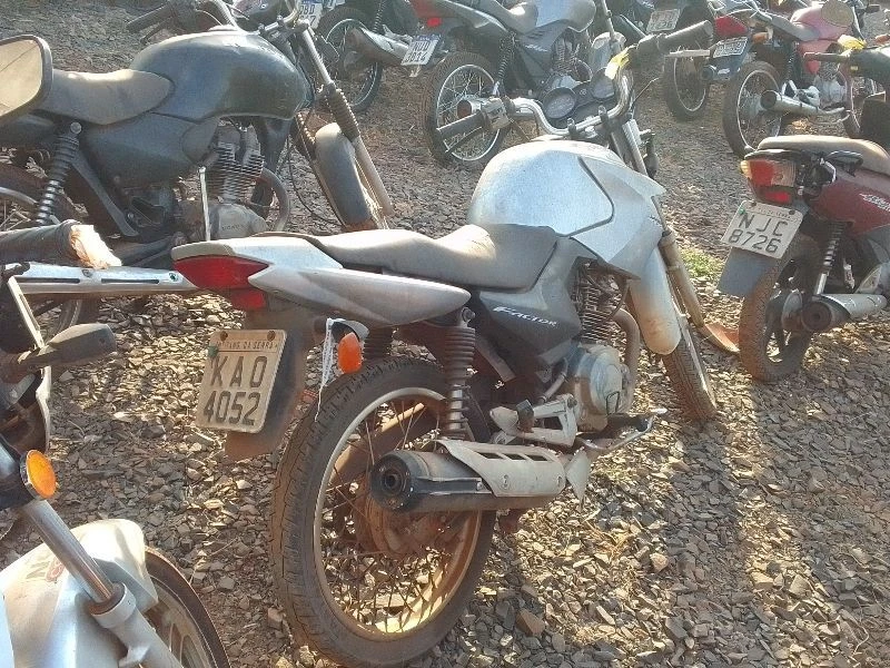 Yamaha YBR125 YBR125E 2009 125cc Prata em Tangará Da Serra - Mato Grosso