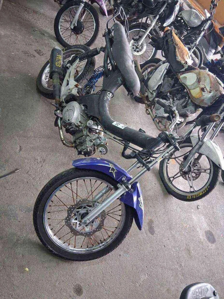 Motocicleta SUCATA Inservível em Campinas - São Paulo