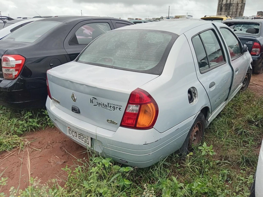 Renault Clio RN RN 1.0 16V 2001 Sucata em Casa Branca - São Paulo