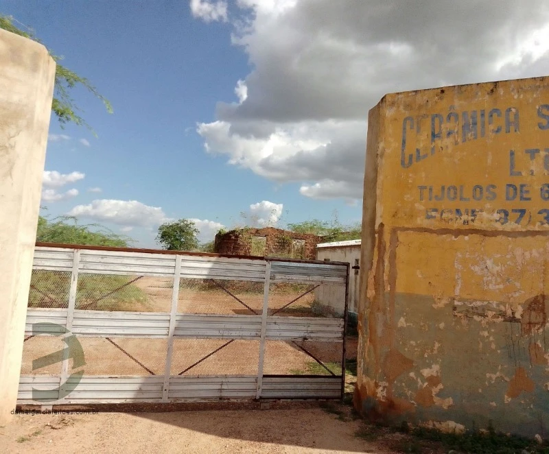 Fazenda com Sítio Sanharó e Fazenda Velha em Sertânia/PE em Sertânia - Pernambuco