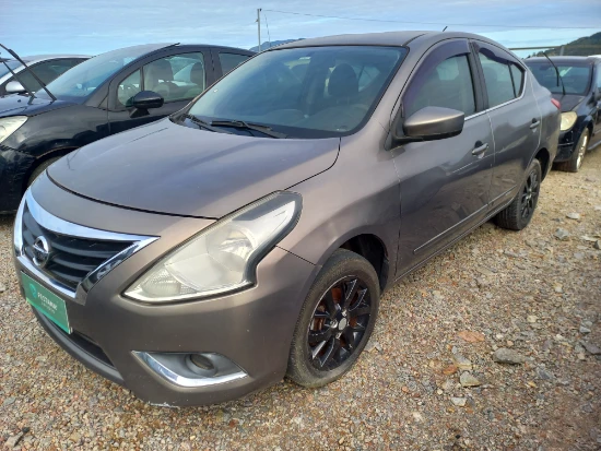 Nissan Versa Versa 16 SL 2016 Manual em Tijucas - Santa Catarina