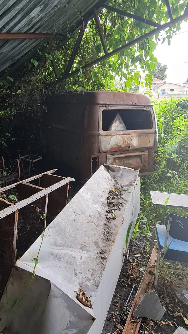 Volkswagen Kombi Kombi Lotação Sucata em Itaboraí - Rio de Janeiro